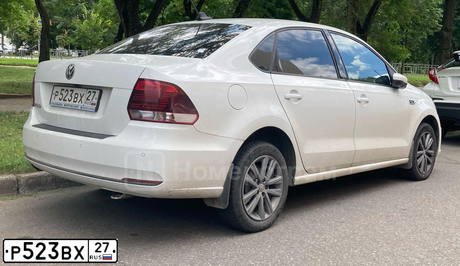 Фото автомобиля VOLKSWAGEN POLO, 2019 — госномер Р523ВХ27. Цвет: БЕЛЫЙ