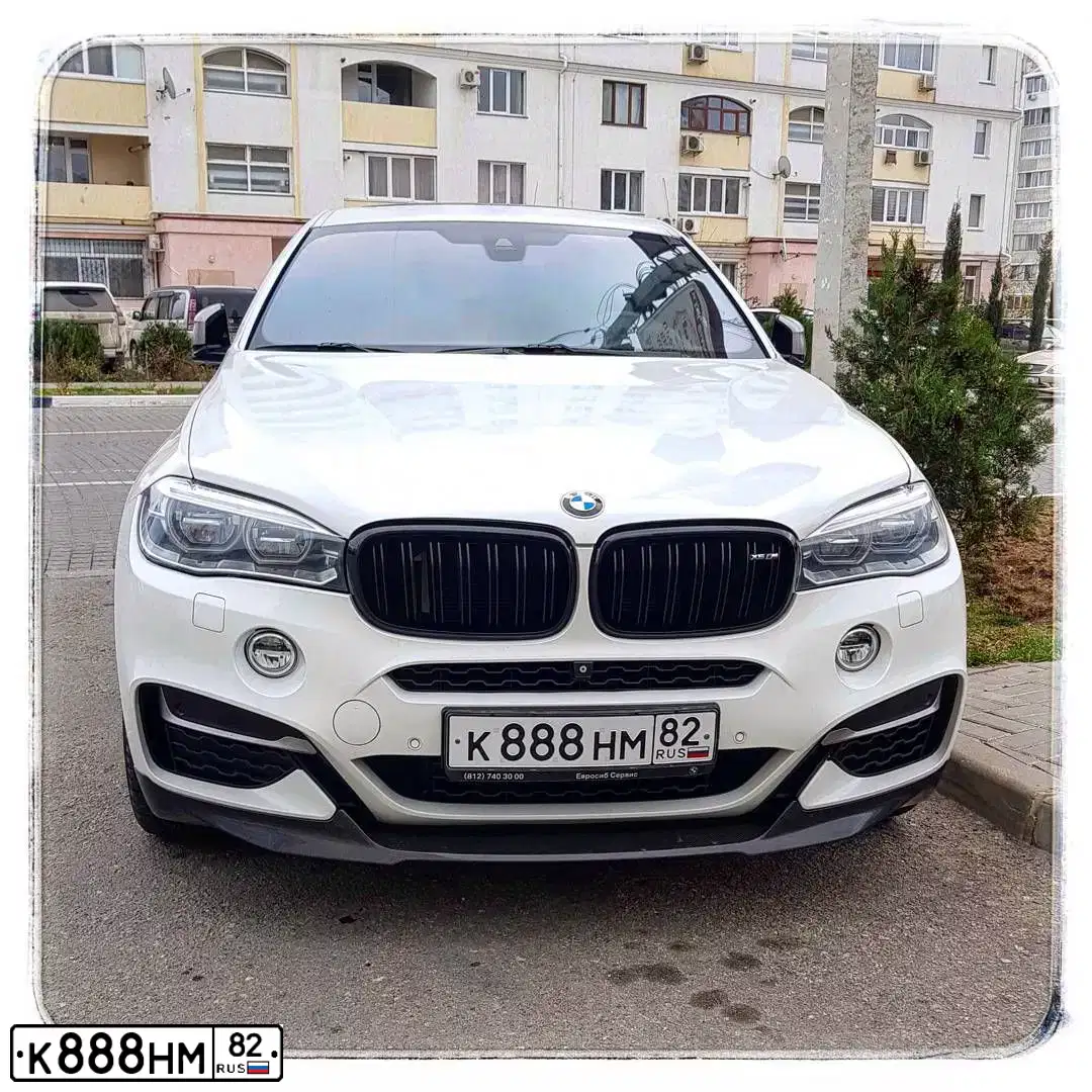 Фото автомобиля BMW X6M, 2014 — госномер К888НМ82. Цвет: Белый
