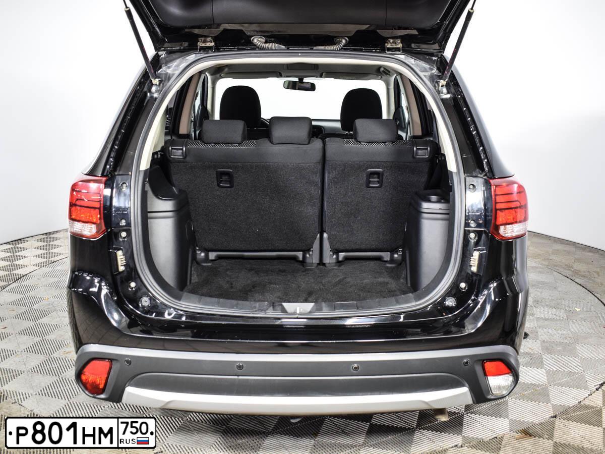 Фото автомобиля MITSUBISHI OUTLANDER, 2016 — госномер Р801НМ750. Цвет: ЧЕРНЫЙ