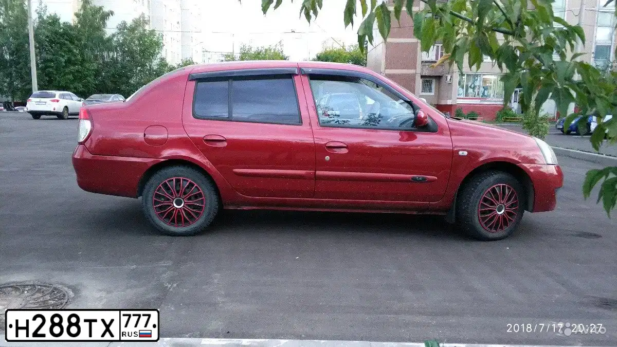 Фото автомобиля RENAULT SYMBOL, 2006 — госномер Н288ТХ777. Цвет: КРАСНЫЙ