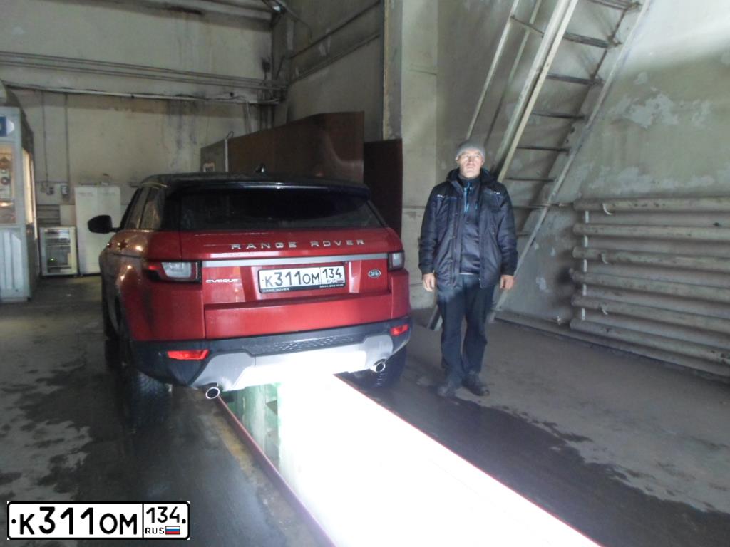 Фото автомобиля LANDROVER RANGE ROVER EVOQUE, 2017 — госномер А910АВ977. Цвет: КРАСНЫЙ