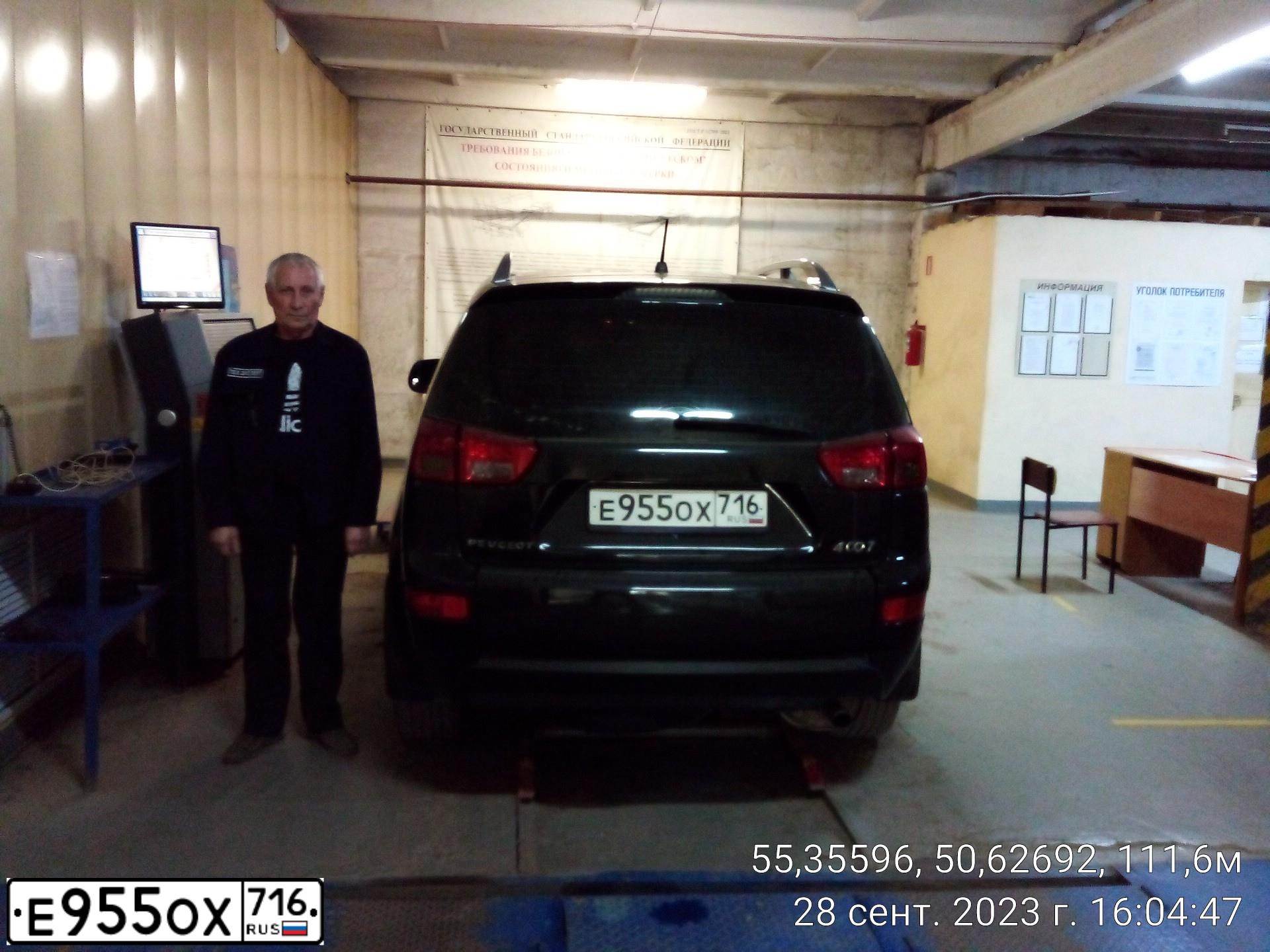 Фото автомобиля KIA RIO, 2012 — госномер О581КК716. Цвет: БЕЖЕВЫЙ