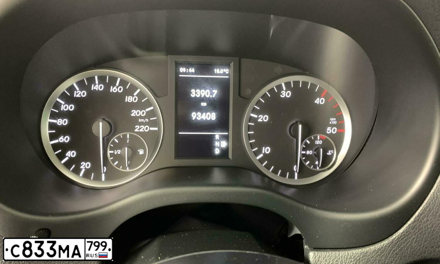 Фото автомобиля MERCEDES VITO, 2017 — госномер С833МА799. Цвет: Серебристый