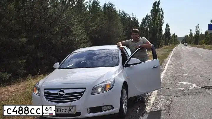 Фото автомобиля OPEL INSIGNIA, 2010 — госномер О025ВН193. Цвет: Белый