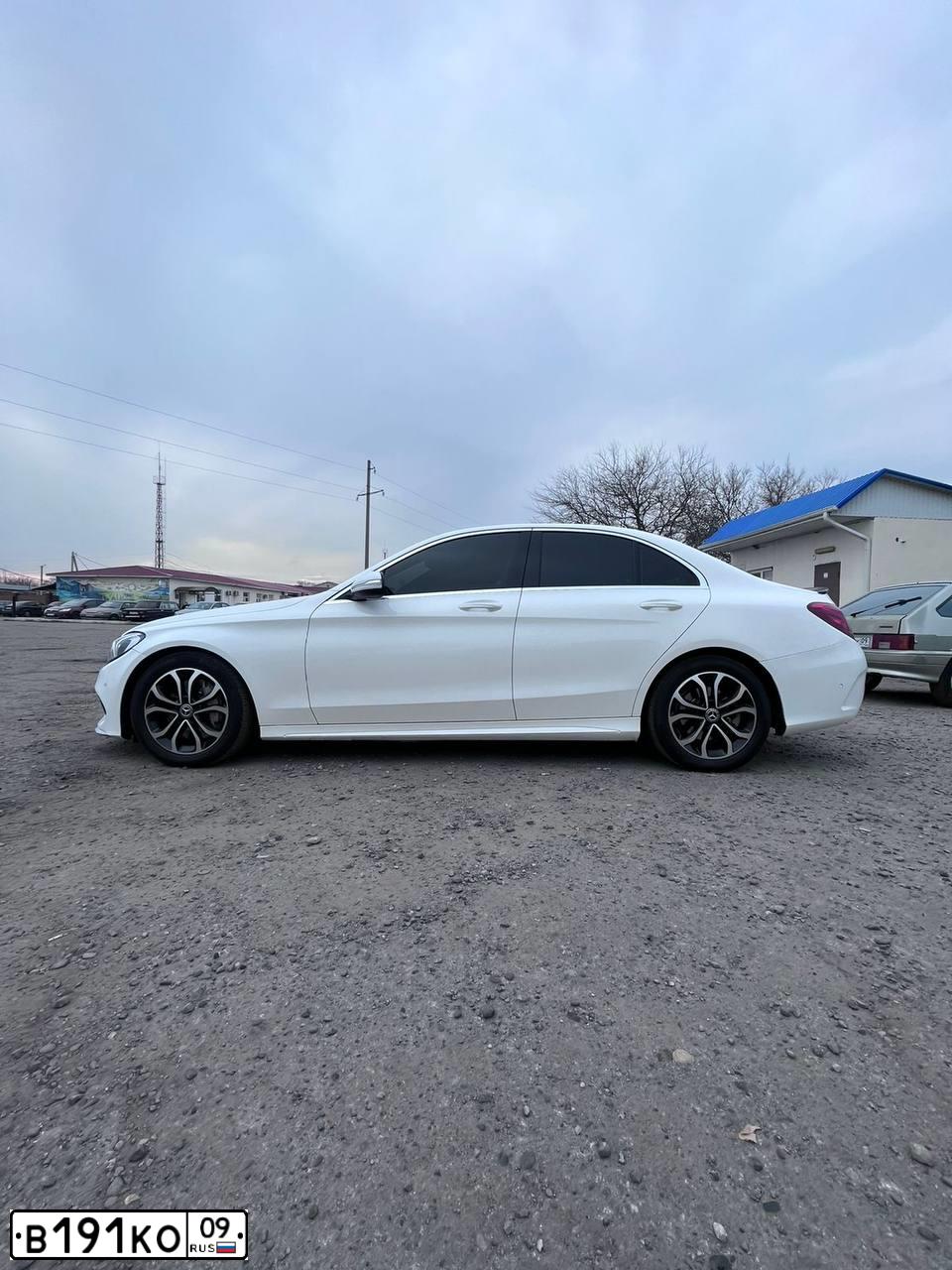 Фото автомобиля MERCEDES C-KLASSE, 2015 — госномер Н310СЕ126. Цвет: Белый