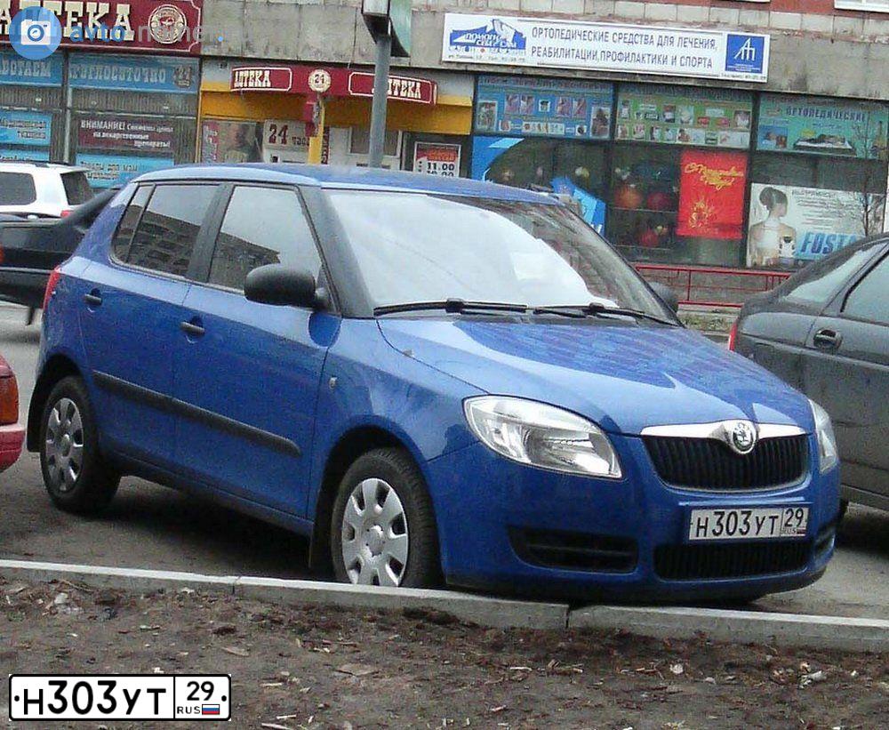 Фото автомобиля SKODA FABIA, 2008 — госномер К147РТ29. Цвет: синий