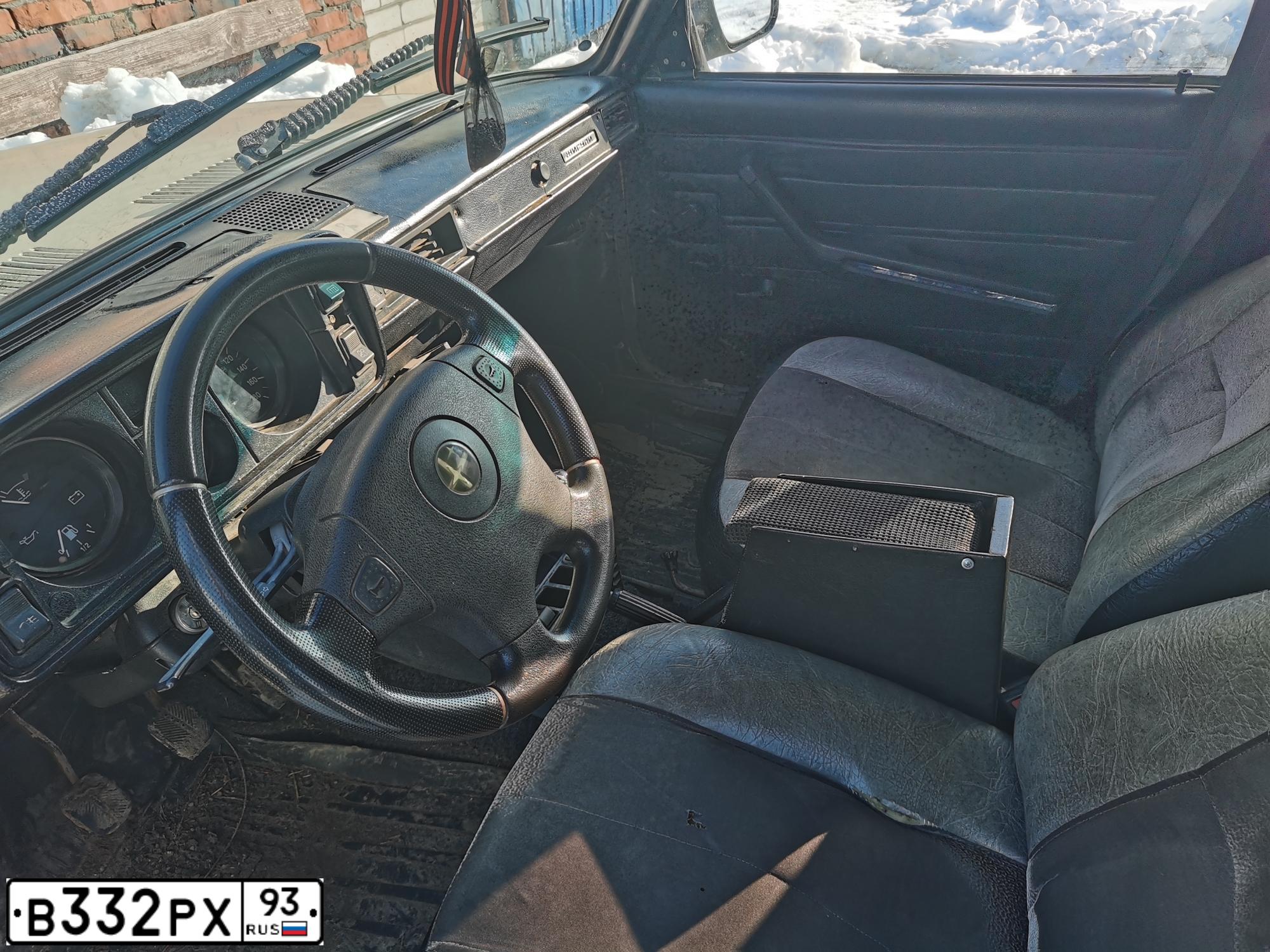 Фото автомобиля LADA 2104, 1988 — госномер В332РХ93. Цвет: СВЕТЛО-БЕЖЕВЫЙ