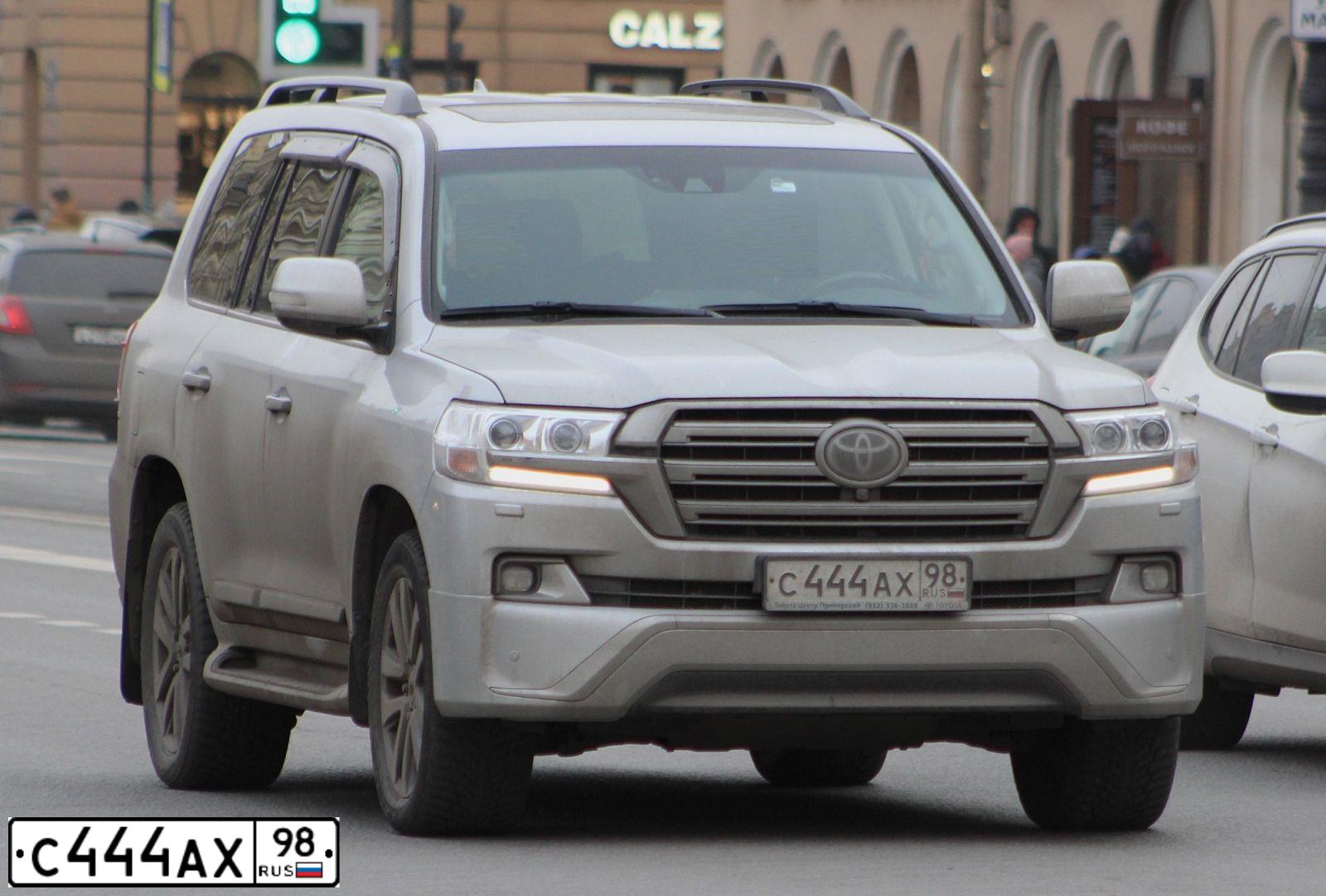 Фото автомобиля MITSUBISHI PAJERO, 2012 — госномер С444АХ98. Цвет: серебристый