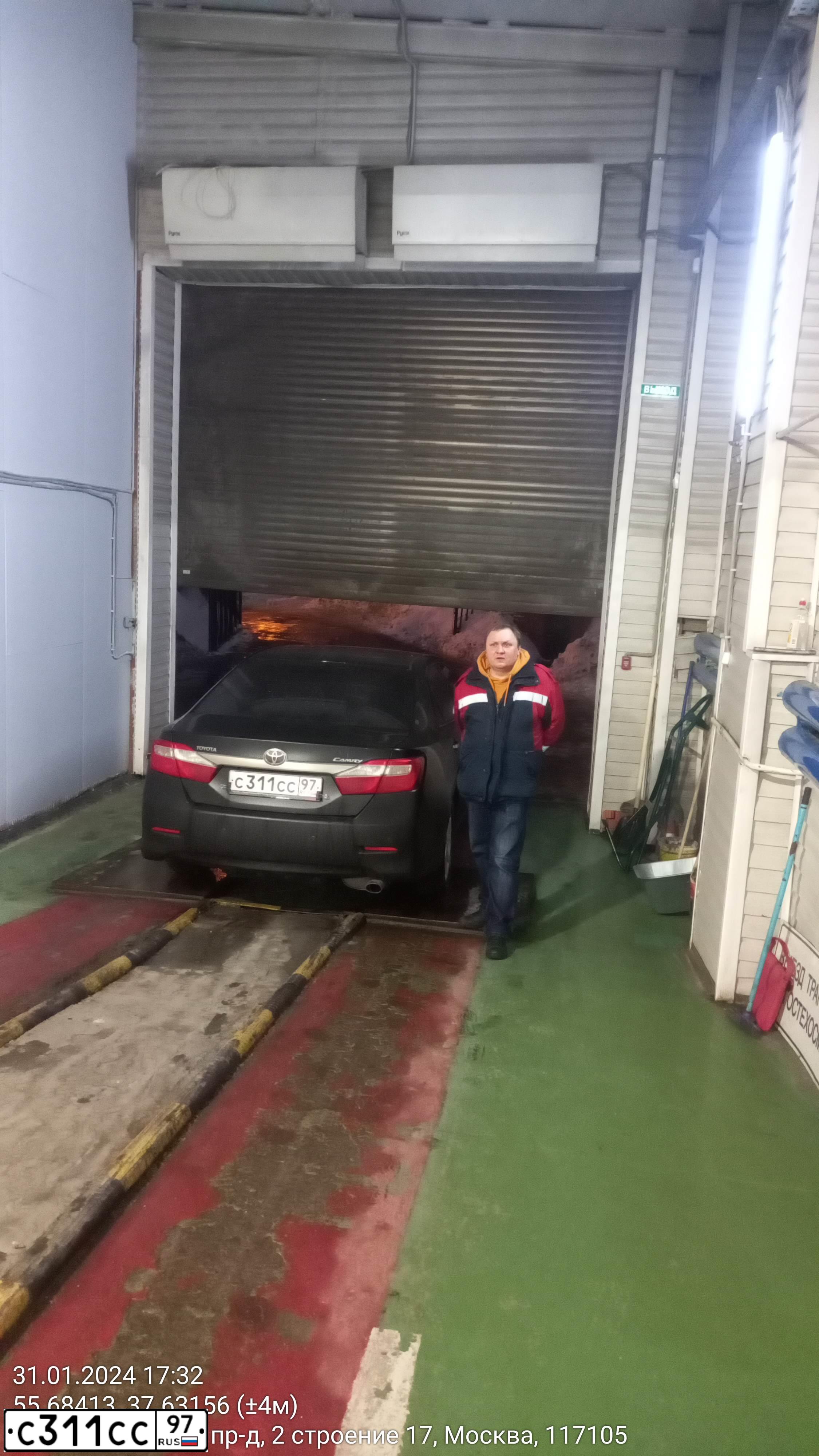 Фото автомобиля TOYOTA CAMRY, 2013 — госномер С868КК977. Цвет: ЧЕРНЫЙ