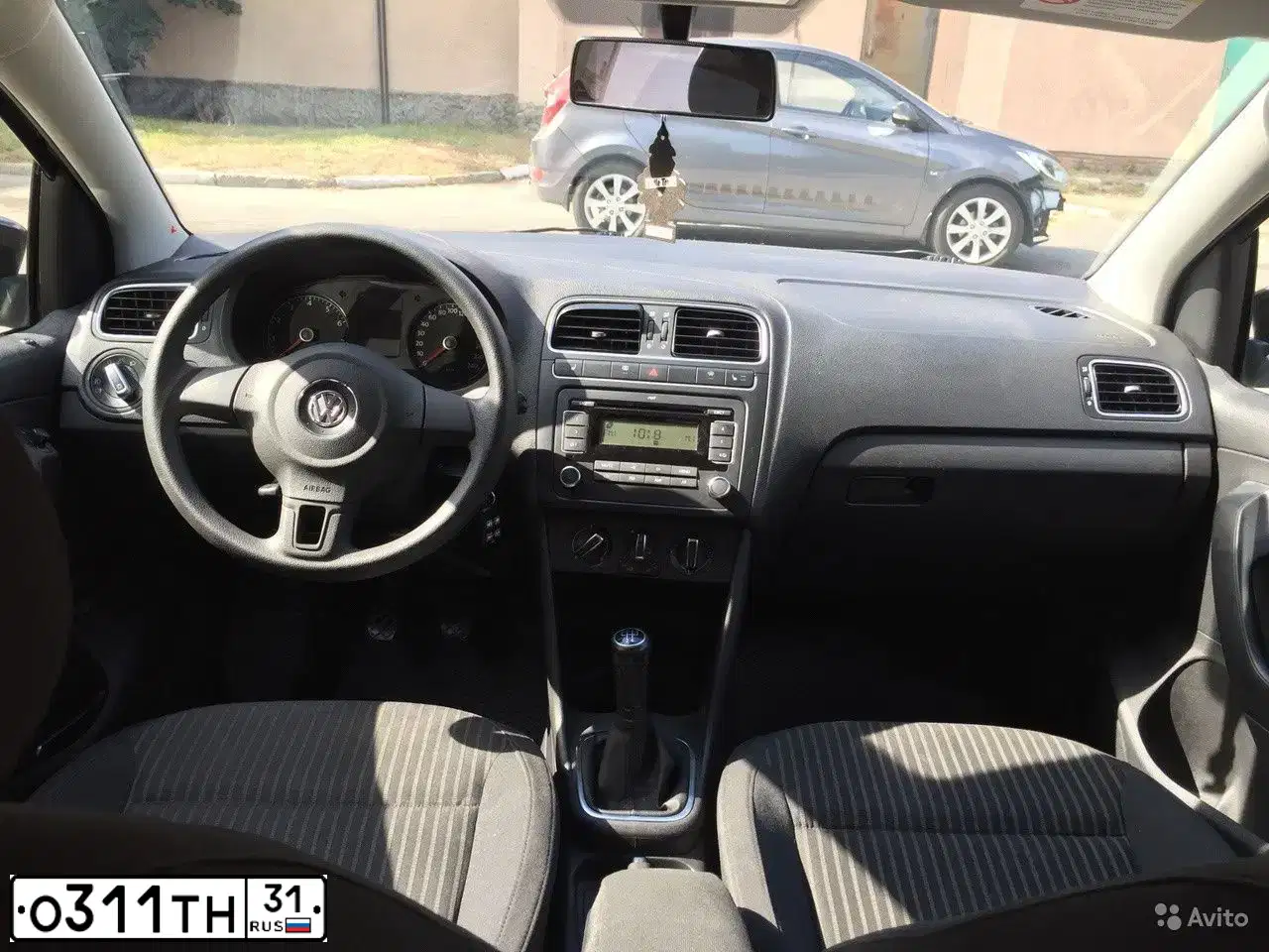 Фото автомобиля VOLKSWAGEN POLO, 2011 — госномер О311ТН31. Цвет: БЕЛЫЙ