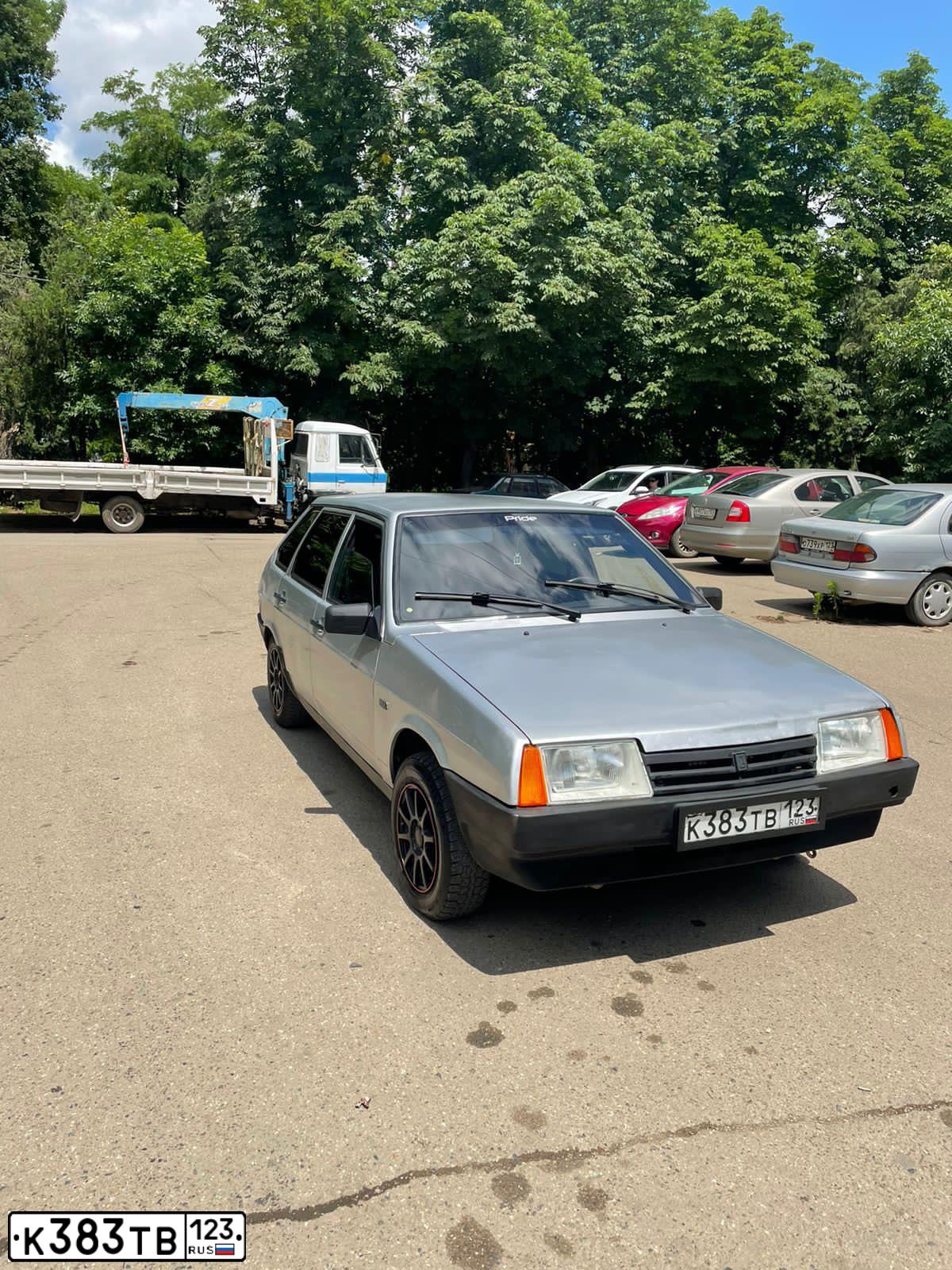 Фото автомобиля LADA 2109, 2003 — госномер В965КЕ01. Цвет: СВЕТЛО-СЕРЕБ МЕТАЛЛ