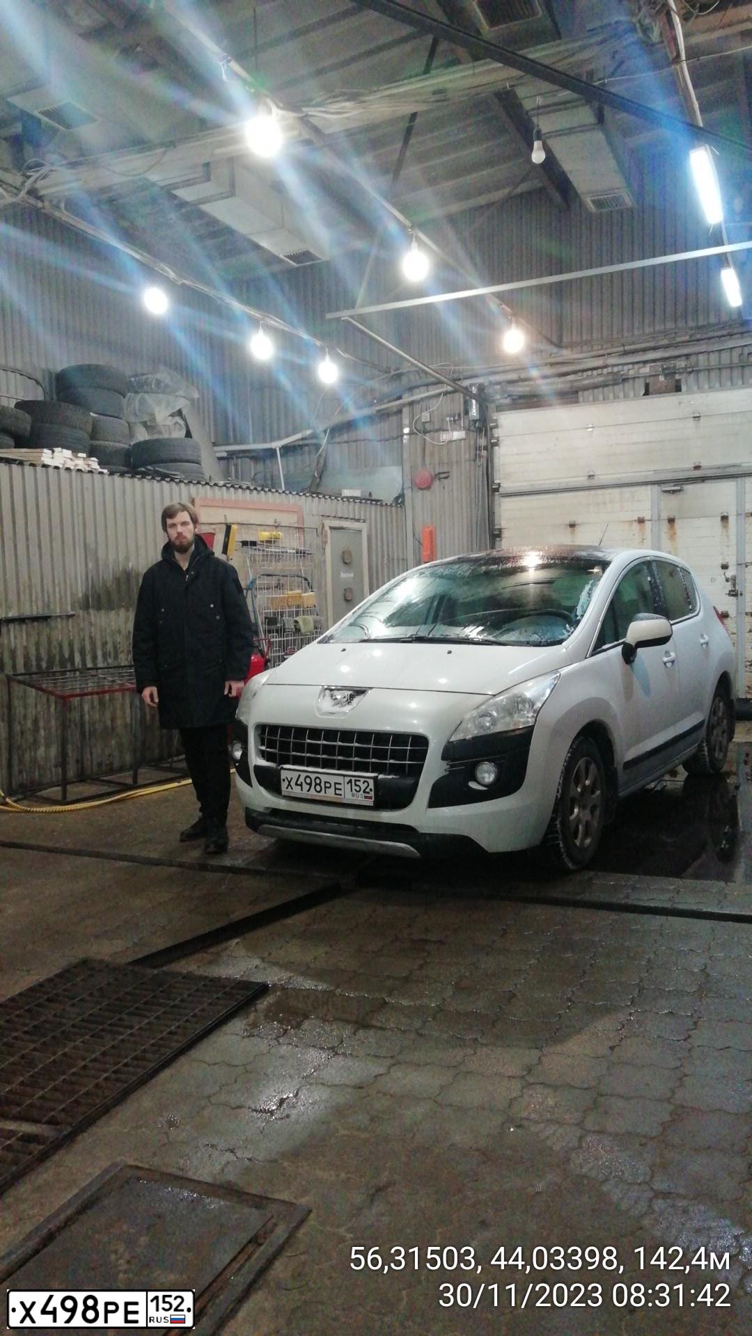 Фото автомобиля PEUGEOT 3008, 2011 — госномер К032СО197. Цвет: Белый