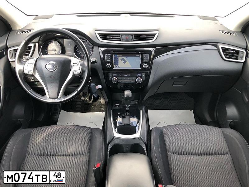 Фото автомобиля NISSAN QASHQAI, 2016 — госномер М074ТВ48. Цвет: СЕРЫЙ