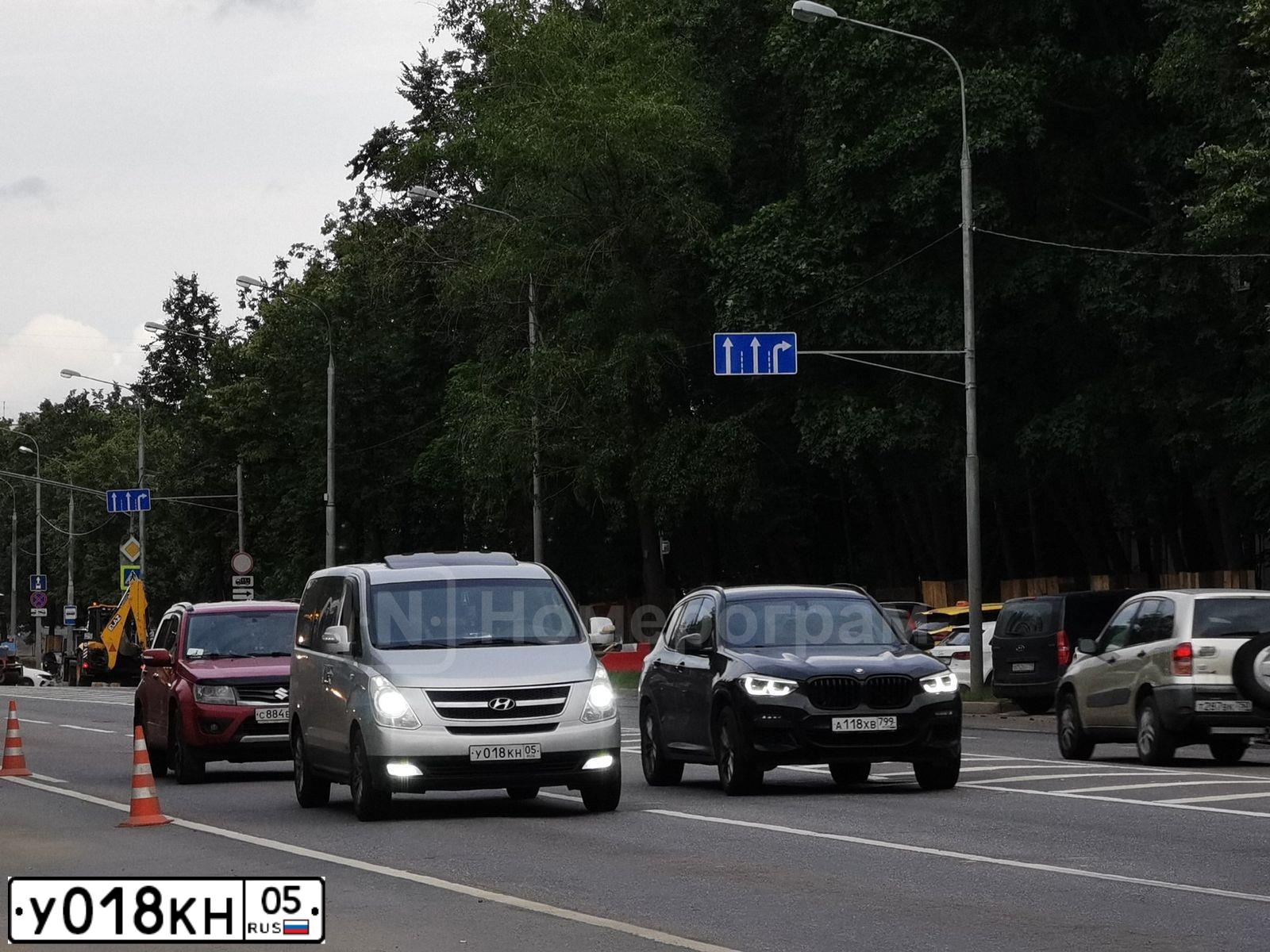 Фото автомобиля TOYOTA CAMRY, 2015 — госномер У018КН05. Цвет: ЧЕРНЫЙ МЕТАЛЛИК
