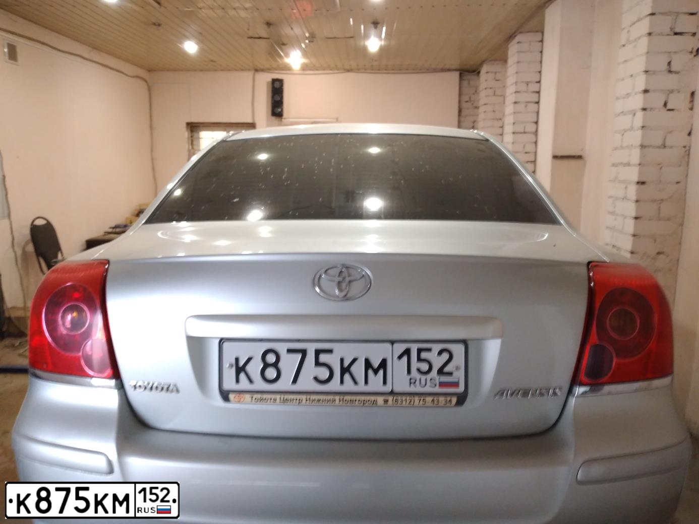 Фото автомобиля TOYOTA AVENSIS, 2005 — госномер В711МН37. Цвет: Серебристый