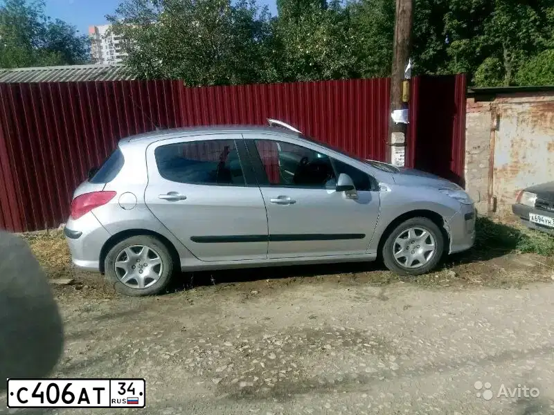 Фото автомобиля PEUGEOT 308, 2010 — госномер С408АТ34. Цвет: Серебристый