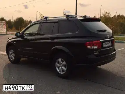 Фото автомобиля SSANGYONG KYRON, 2012 — госномер Н490ТК197. Цвет: ЧЕРНЫЙ