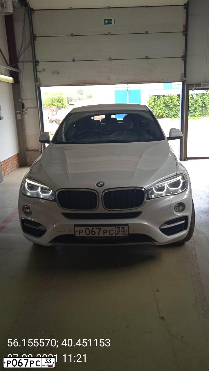 Фото автомобиля BMW X6, 2017 — госномер Р067РС33. Цвет: БЕЛЫЙ МЕТАЛЛИК