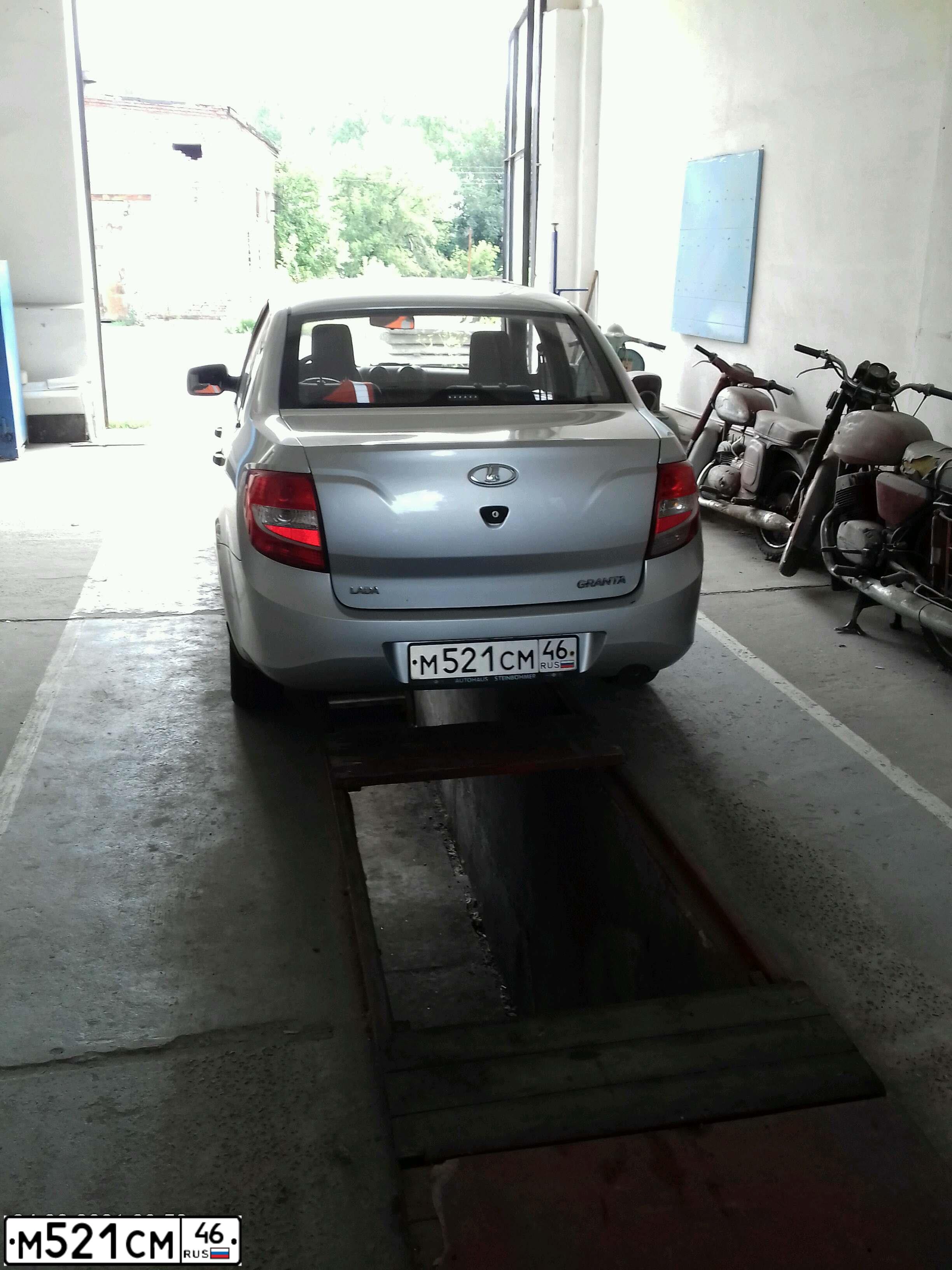 Фото автомобиля LADA 2190 GRANTA, 2012 — госномер М521СМ46. Цвет: Серебристый