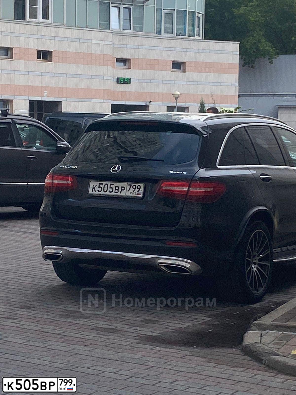 Фото автомобиля MERCEDES GLC-KLASSE, 2017 — госномер К505ВР799. Цвет: ЧЕРНЫЙ