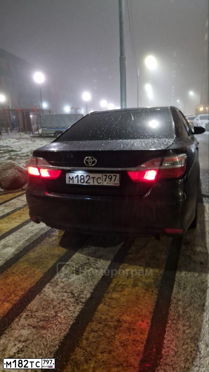Фото автомобиля TOYOTA CAMRY, 2013 — госномер М182ТС797. Цвет: ЧЕРНЫЙ