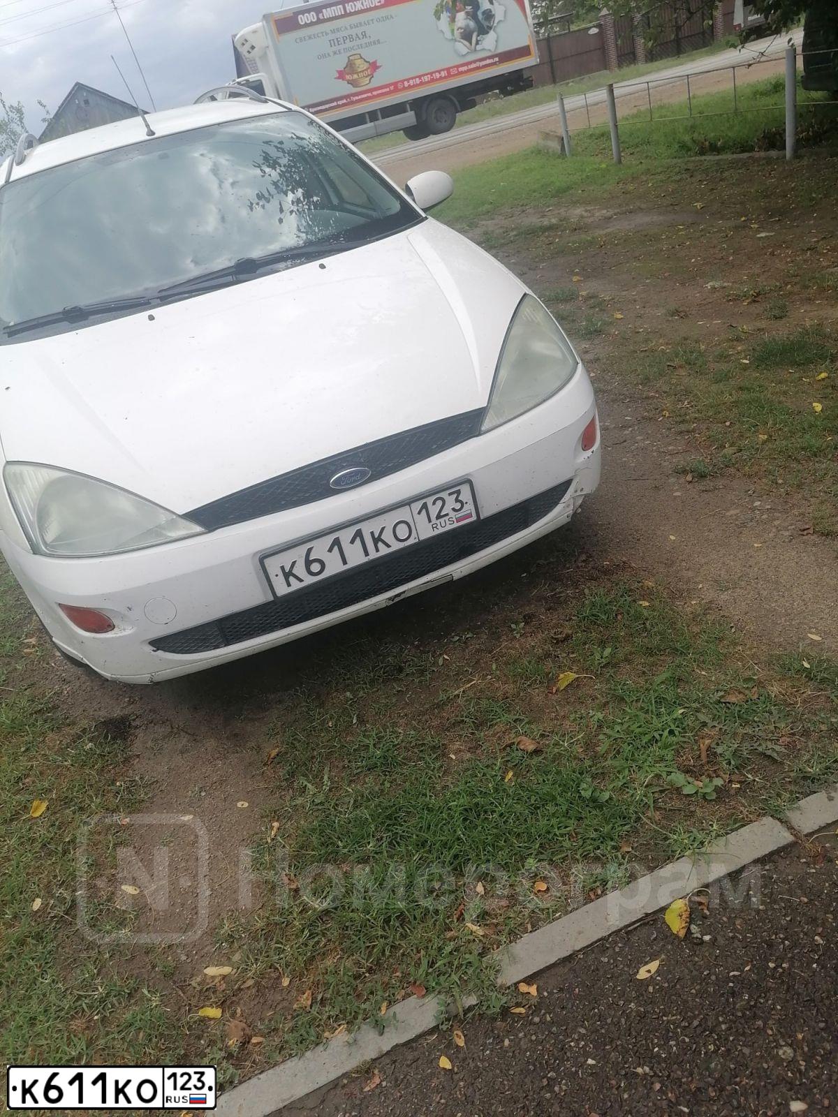Фото автомобиля FORD FOCUS, 2000 — госномер К611КО123. Цвет: Белый