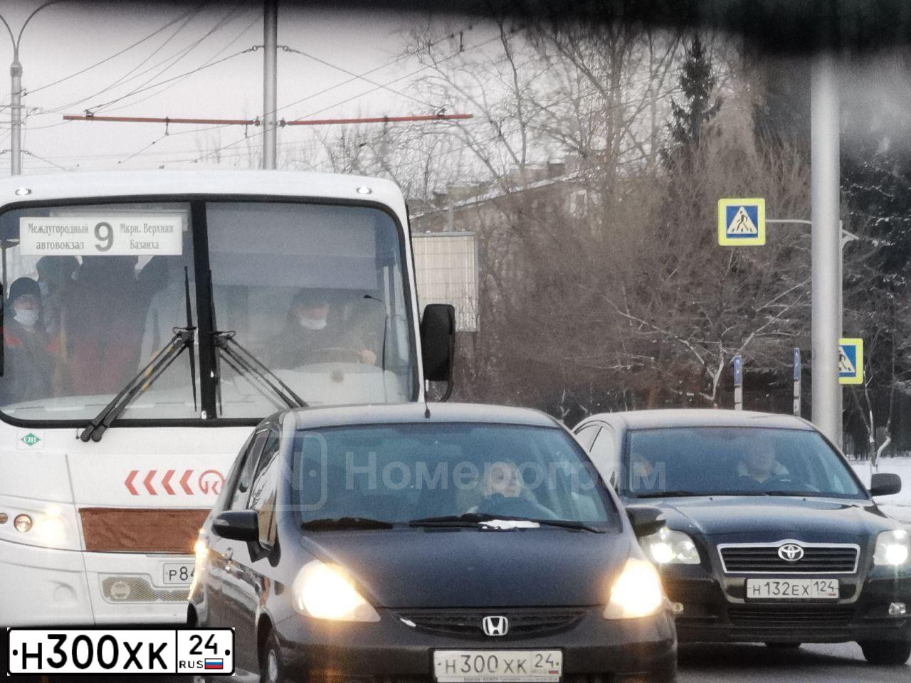 Фото автомобиля MERCEDES E-KLASSE, 2012 — госномер К589АК154. Цвет: Белый