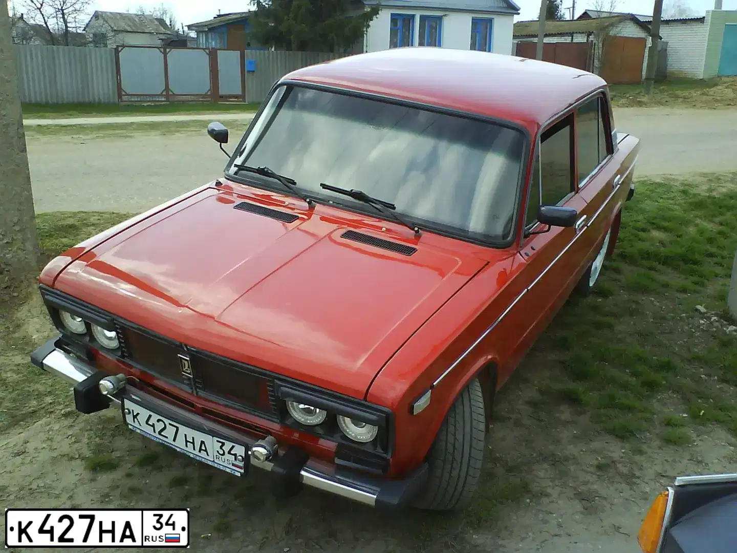 Фото автомобиля LADA 2106, 1995 — госномер Р110ХР34. Цвет: КРАСНЫЙ