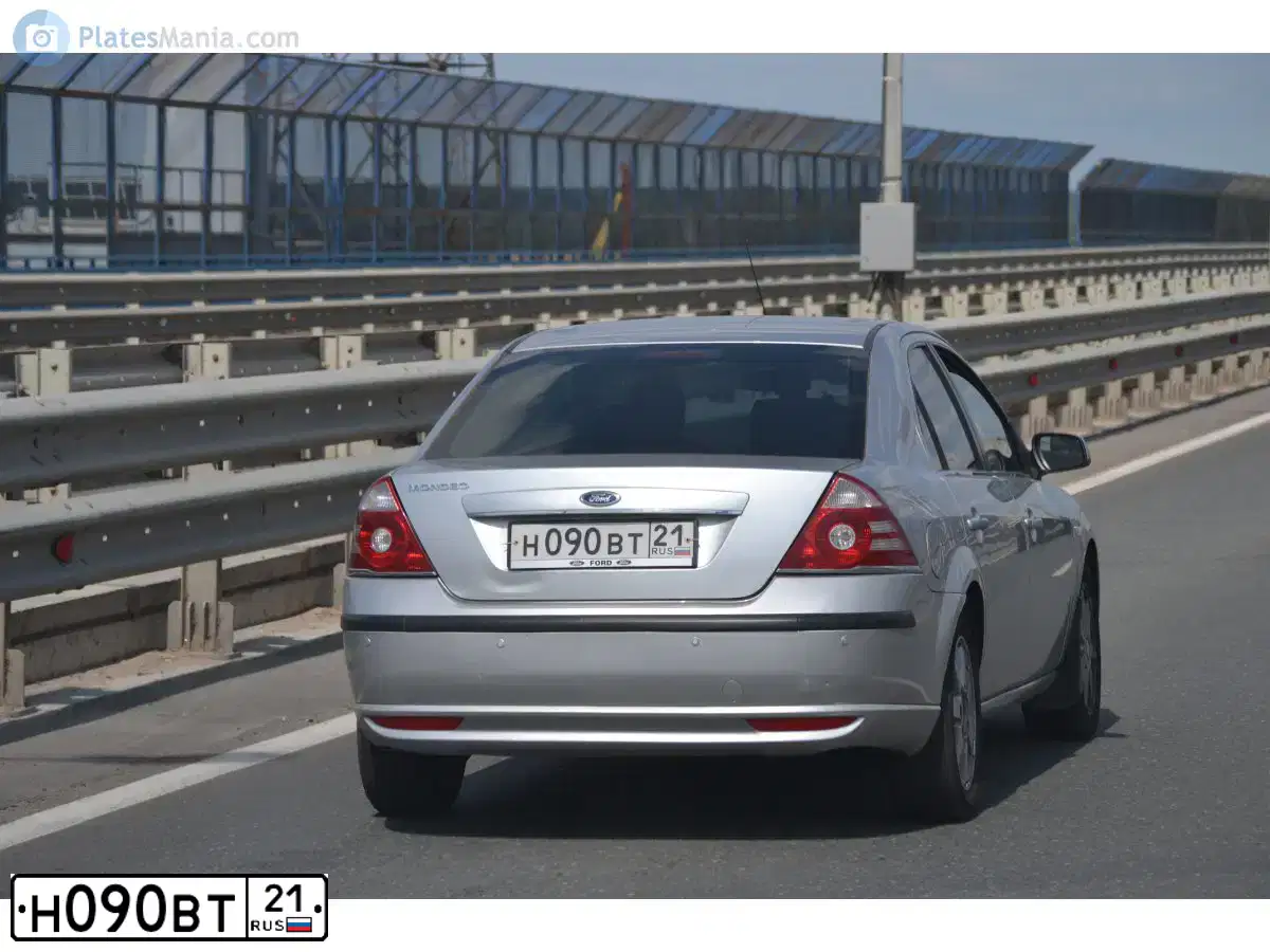 Фото автомобиля FORD MONDEO, 2006 — госномер Н090ВТ21. Цвет: Серебристый
