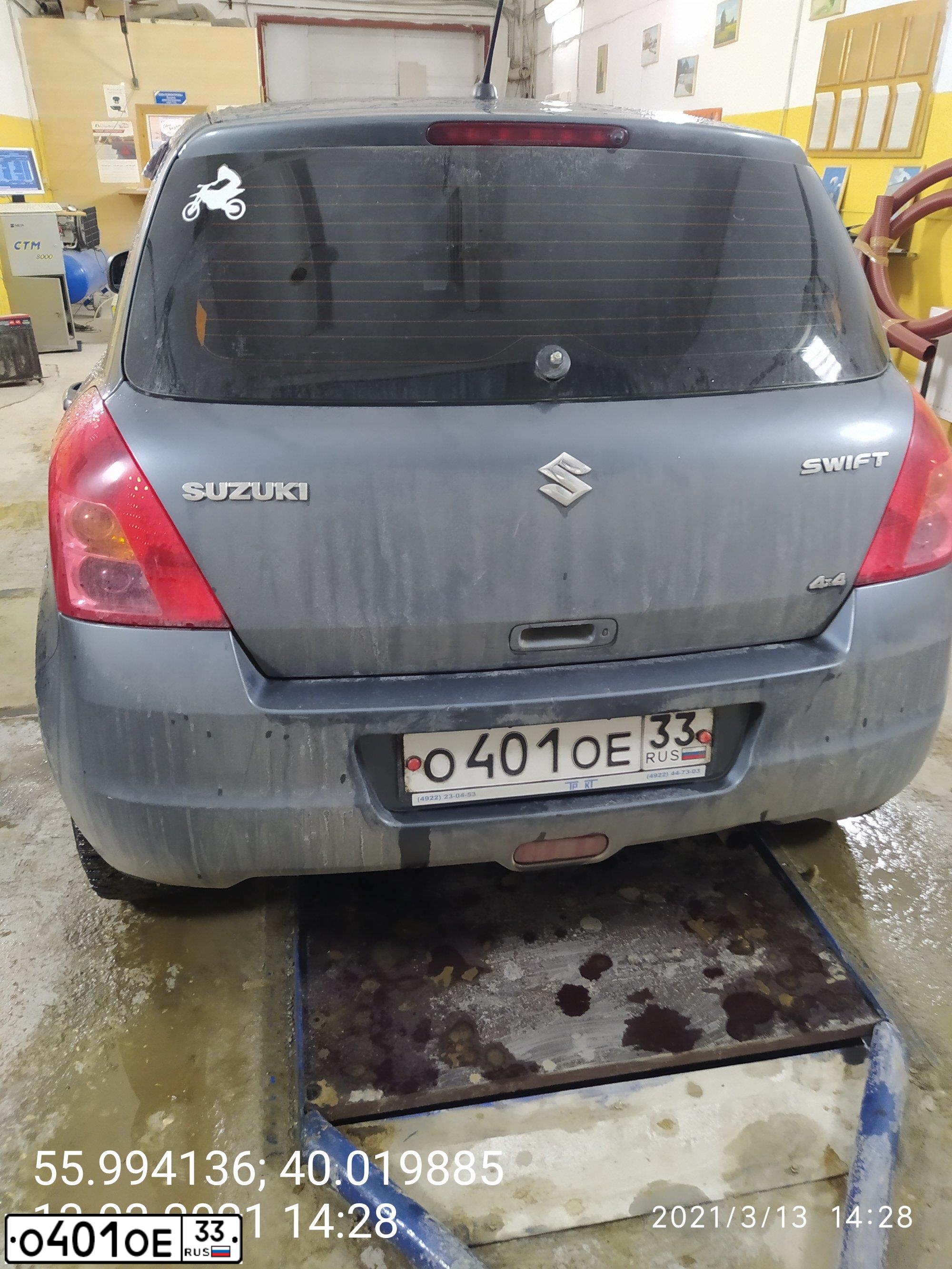 Фото автомобиля SUZUKI SWIFT, 2007 — госномер О401ОЕ33. Цвет: СЕРЫЙ