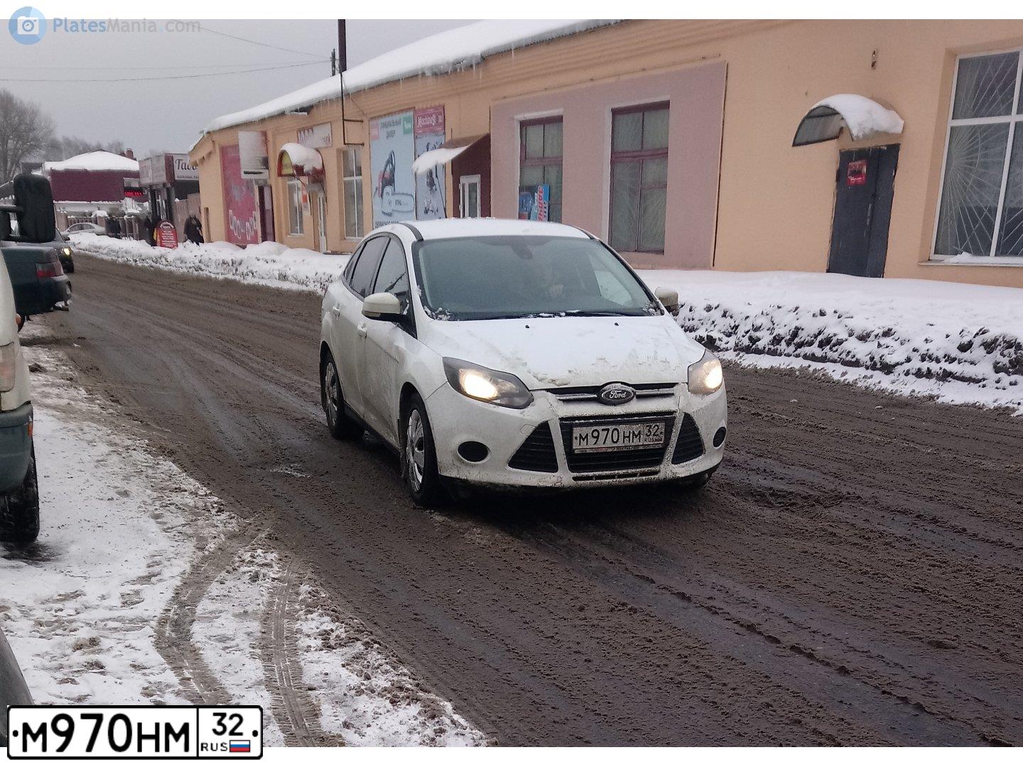Фото автомобиля FORD FOCUS, 2012 — госномер Р895ЕА32. Цвет: БЕЛЫЙ