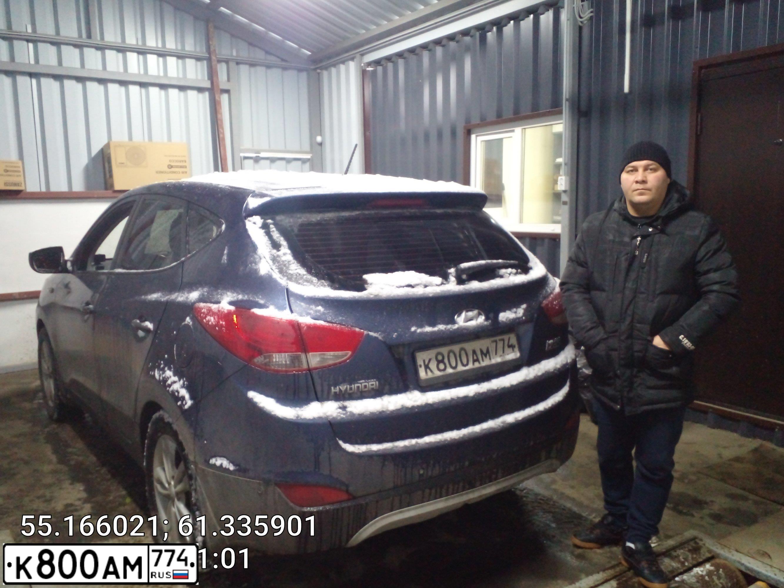Фото автомобиля HYUNDAI IX35, 2010 — госномер К800АМ774. Цвет: Темно-синий