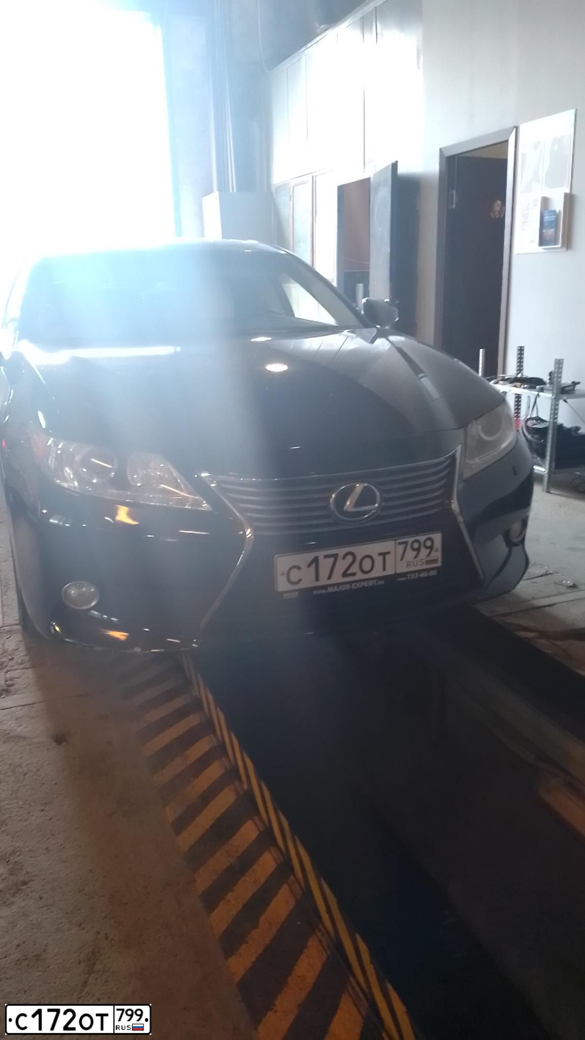 Фото автомобиля LEXUS S ES, 2013 — госномер С172ОТ799. Цвет: ЧЕРНЫЙ