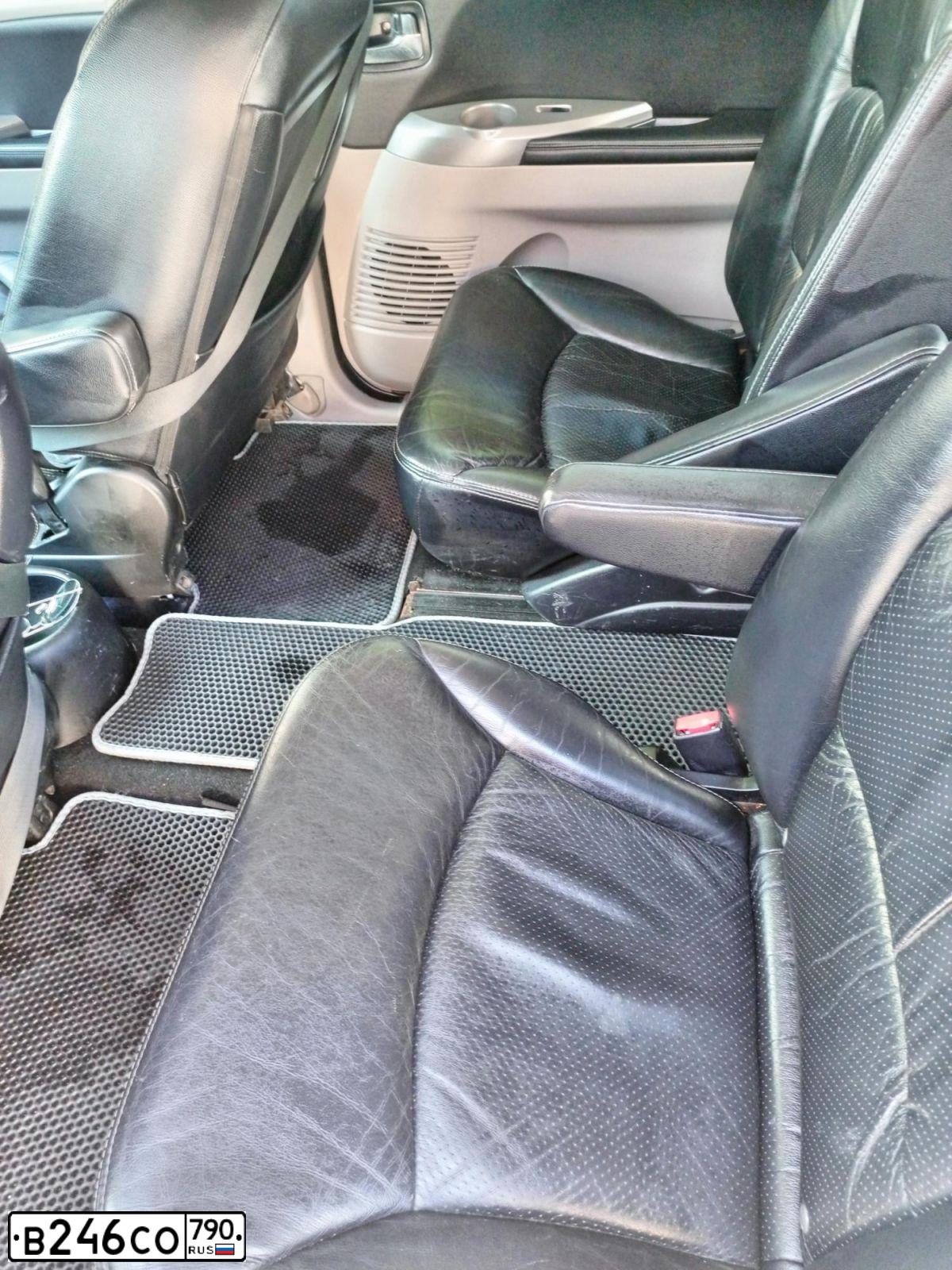 Фото автомобиля MITSUBISHI GRANDIS, 2008 — госномер В246СО790. Цвет: ЧЕРНЫЙ