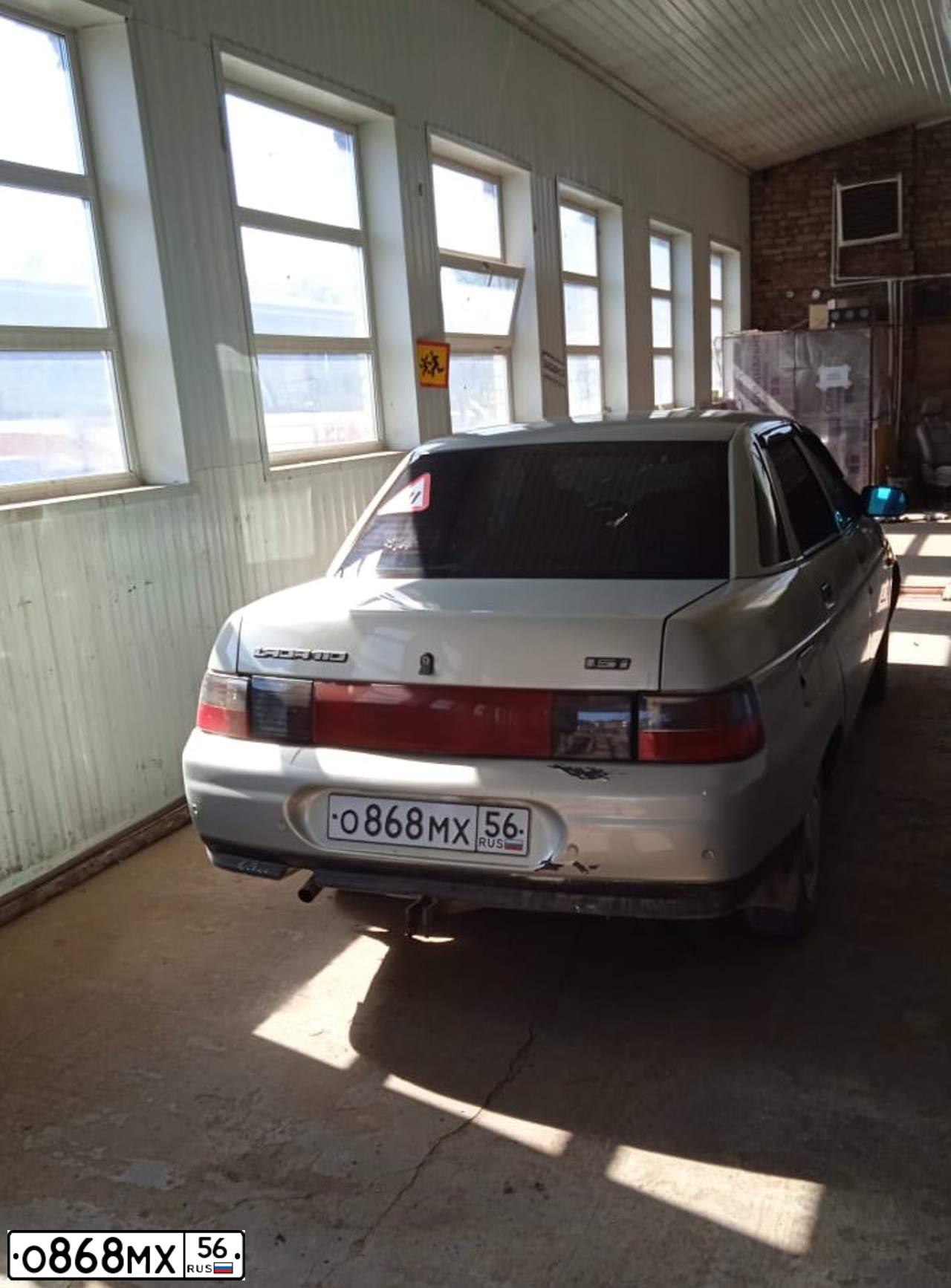 Фото автомобиля LADA 2110, 2003 — госномер О868МХ56. Цвет: СЕРЕБРИСТО-ЖЕЛТО-ЗЕЛЕНЫЙ