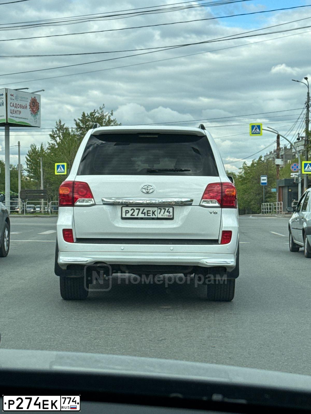 Фото автомобиля TOYOTA LANDCRUISER 200, 2012 — госномер Р274ЕК774. Цвет: Белый