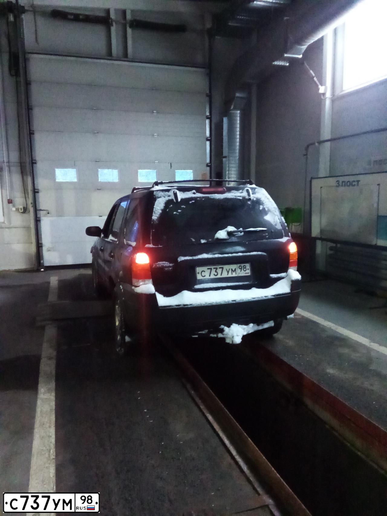 Фото автомобиля FORD ESCAPE, 2004 — госномер А576РО147. Цвет: ЧЕРНЫЙ