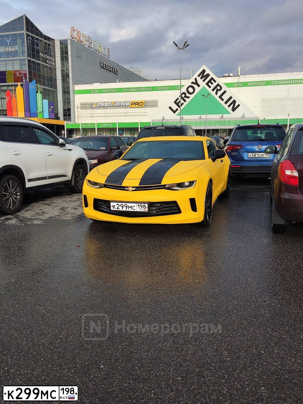 Фото автомобиля CHEVROLET CAMARO, 2016 — госномер К299МС198. Цвет: ЖЕЛТО-ЧЕРНЫЙ