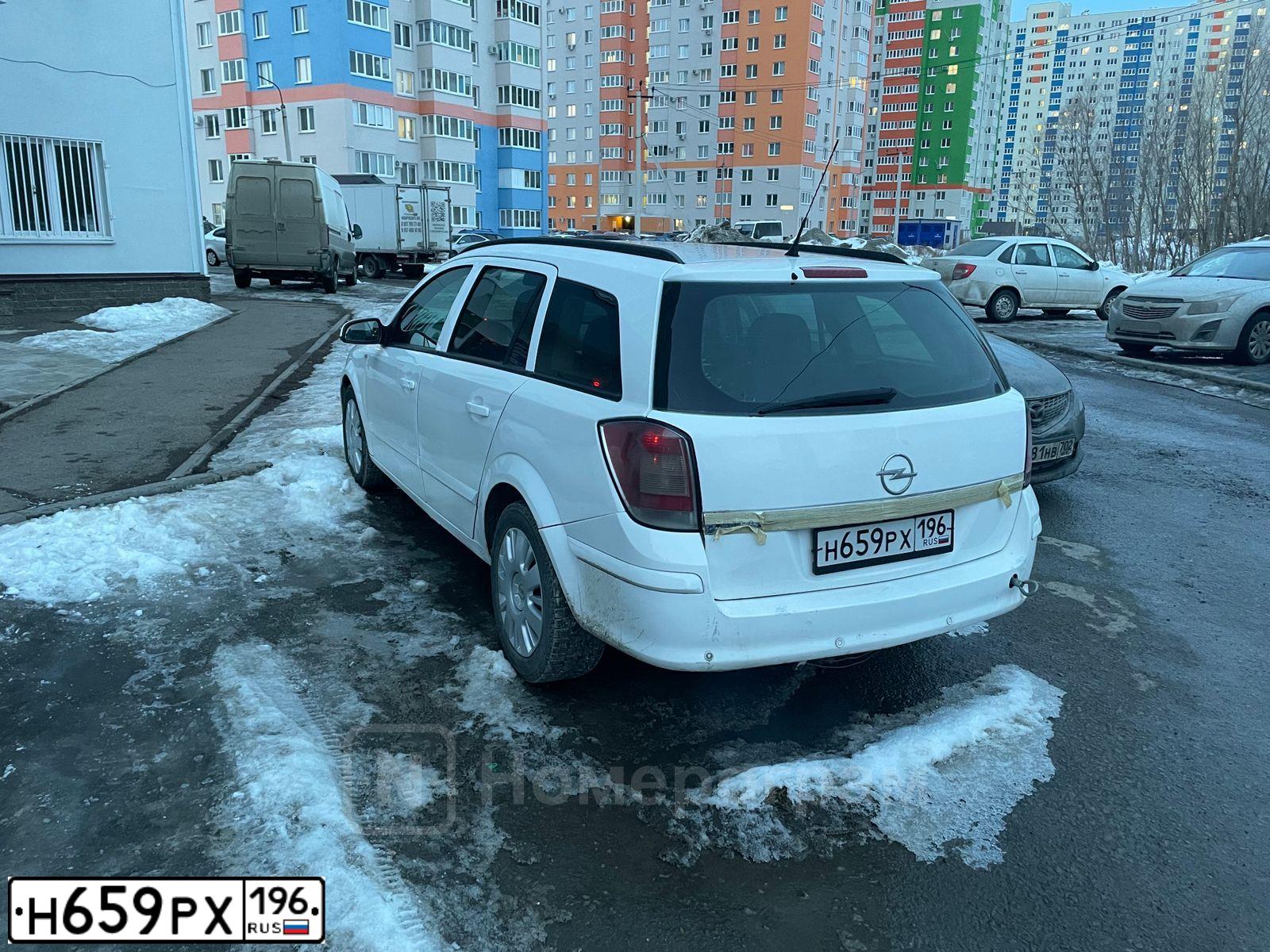 Фото автомобиля OPEL ASTRA, 2008 — госномер Н659РХ196. Цвет: Белый