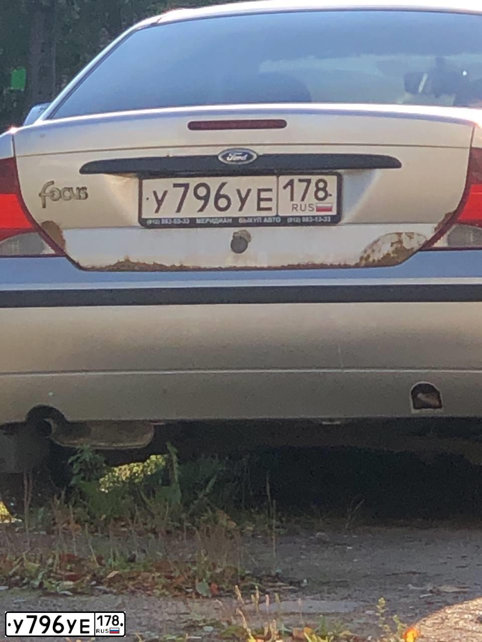 Фото автомобиля FORD FOCUS, 2004 — госномер У796УЕ178. Цвет: Серебристый