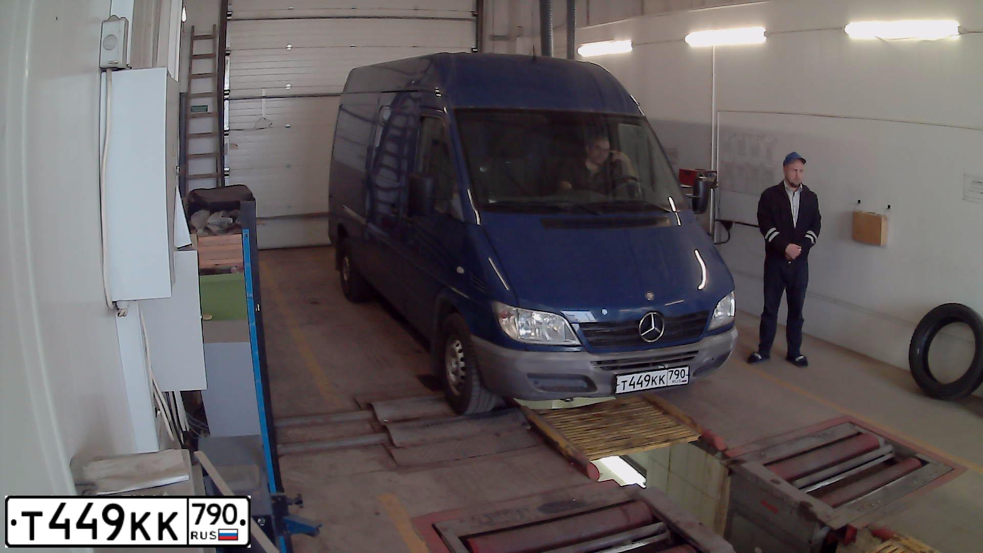 Фото автомобиля MERCEDES SPRINTER, 2017 — госномер Т449КК790. Цвет: синий