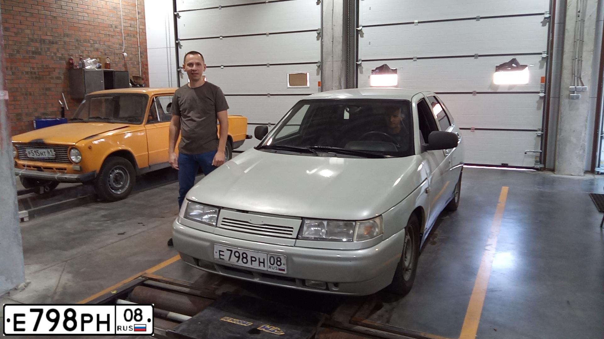 Фото автомобиля LADA 2112 LADA, 2005 — госномер М229ВВ180. Цвет: СЕРЕБРИСТО-БЕЖЕВЫЙ