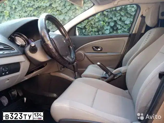 Фото автомобиля RENAULT MEGANE, 2009 — госномер В323ТУ134. Цвет: СЕРО ЗОЛОТИСТЫЙ