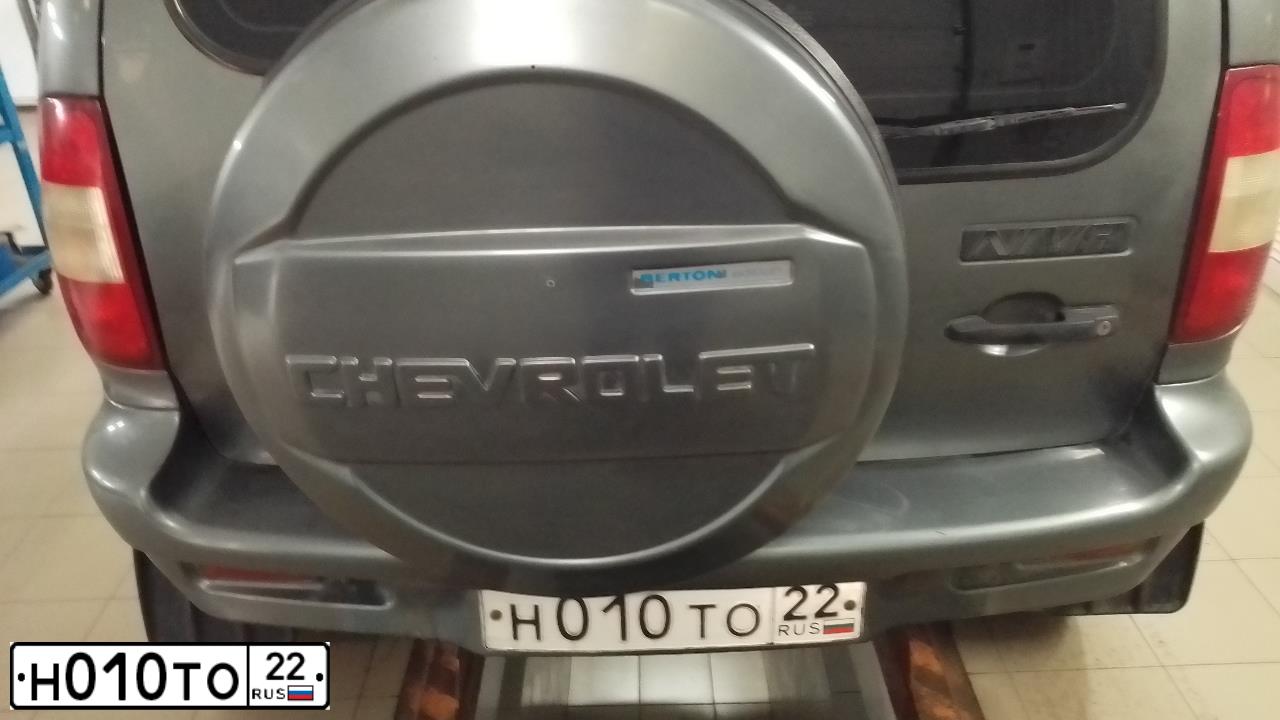 Фото автомобиля CHEVROLET NIVA, 2006 — госномер К351ВТ174. Цвет: ТЕМНО-СЕРЫЙ МЕТАЛЛИК