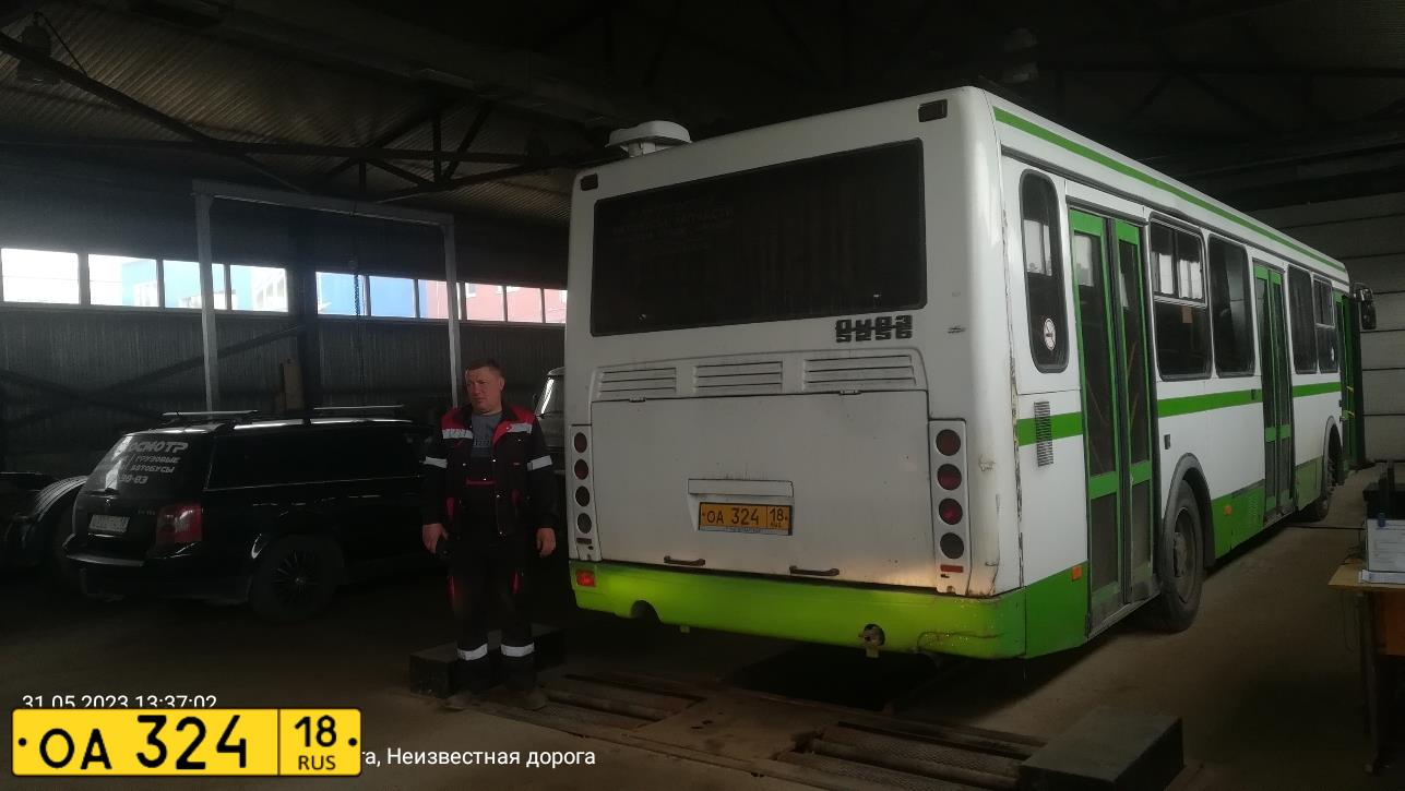 Фото автомобиля LIAZ 5256, 2008 — госномер В780НУ18. Цвет: БЕЛО-ЗЕЛЕНЫЙ