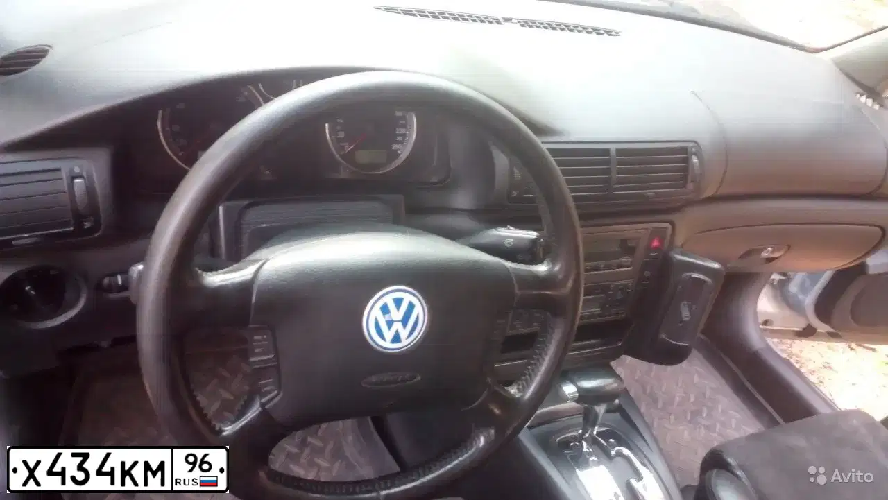 Фото автомобиля VOLKSWAGEN PASSAT, 2001 — госномер О587РМ198. Цвет: СВЕТЛО-СЕРЫЙ