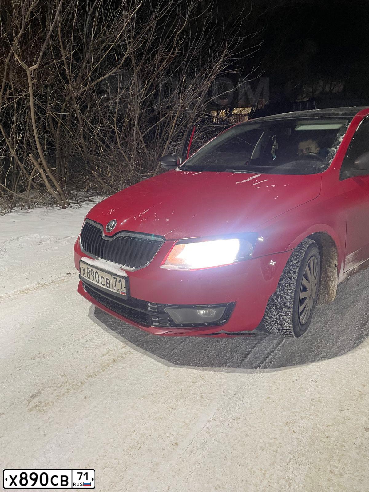 Фото автомобиля SKODA OCTAVIA, 2013 — госномер Х890СВ71. Цвет: КРАСНЫЙ