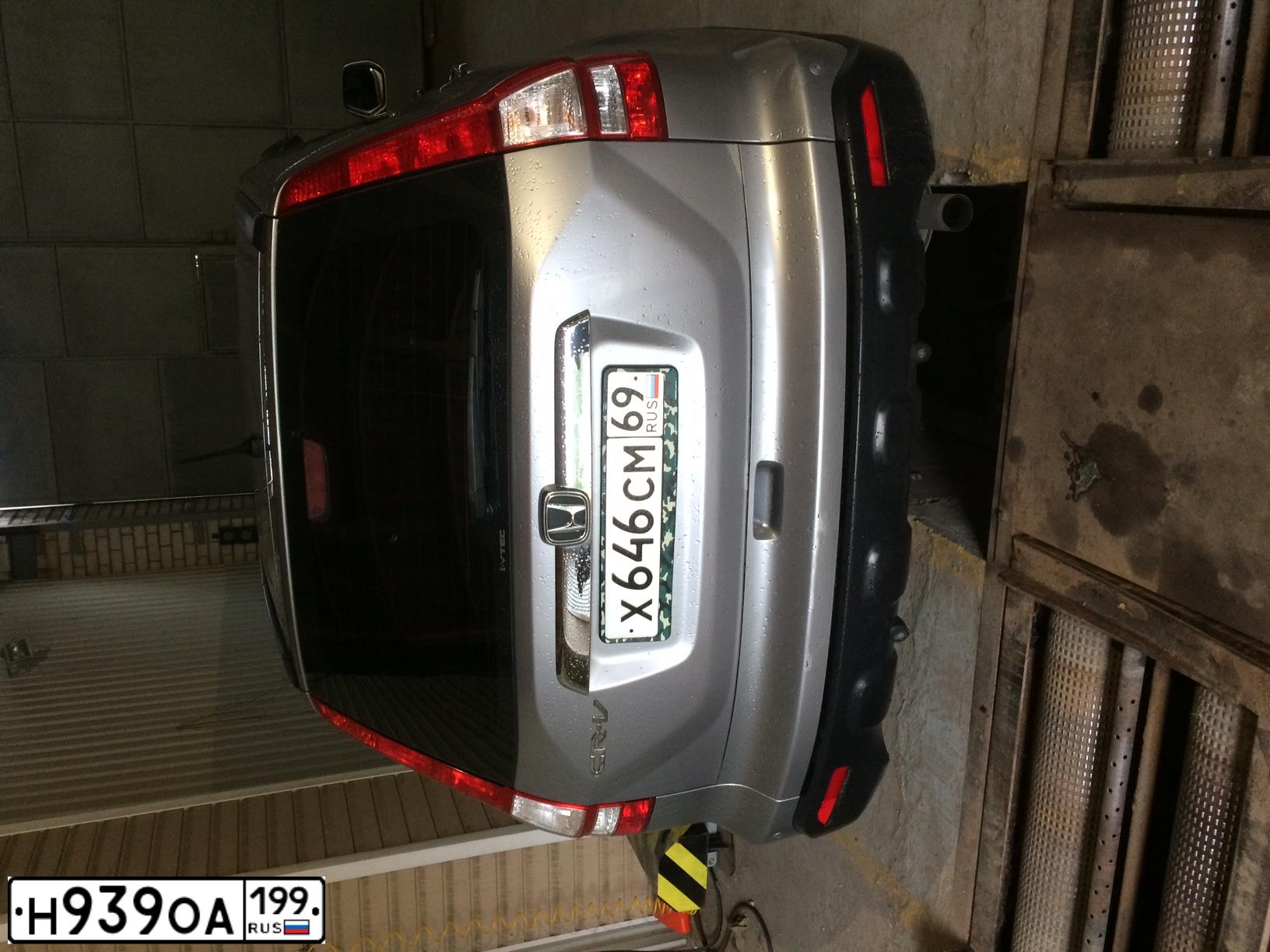 Фото автомобиля HONDA CR-V, 2008 — госномер Х646СМ69. Цвет: СЕРЕБРИСТЫЙ