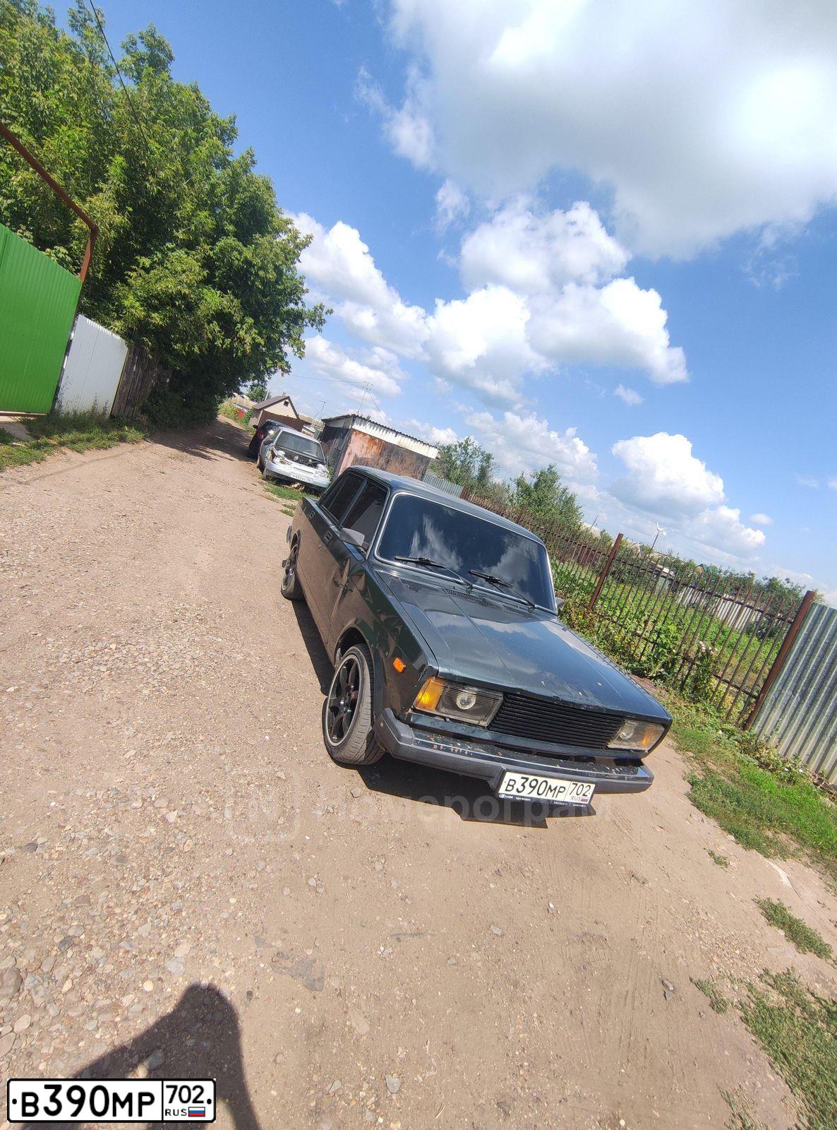 Фото автомобиля LADA 2105, 2010 — госномер В390МР702. Цвет: СЕРО-СИНЕ-ЗЕЛЕНЫЙ
