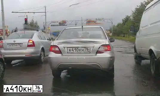 Фото автомобиля DAEWOO NEXIA, 2012 — госномер О094КМ71. Цвет: Серебристый
